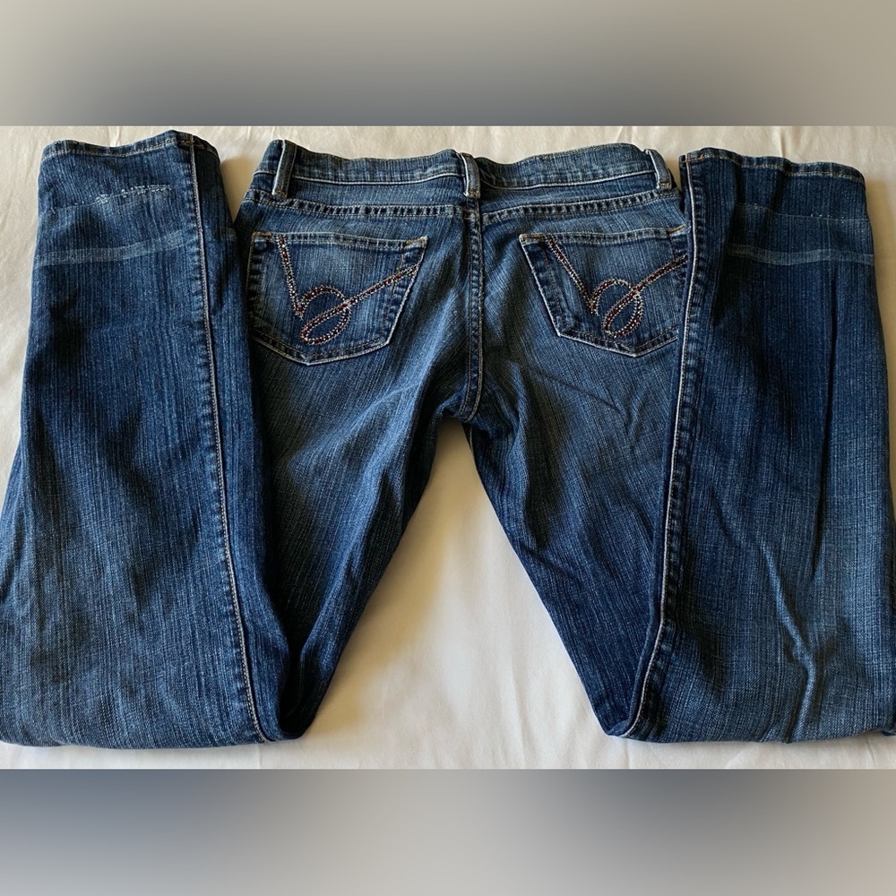 NWOT Bebe Women's Distressed Blue Jeans with Red Rhinestones in back pockets.​​